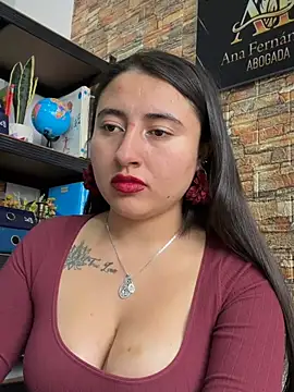 _Sarah-Office1's Live XXX Chat