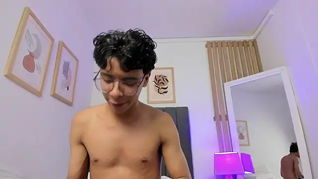 Chat XXX en directo de Adams__Bobby