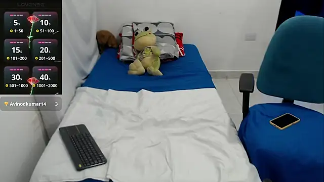 LAURA_Foxhtn Live XXX chat