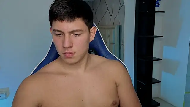 JamesCr_ Live XXX-Chat