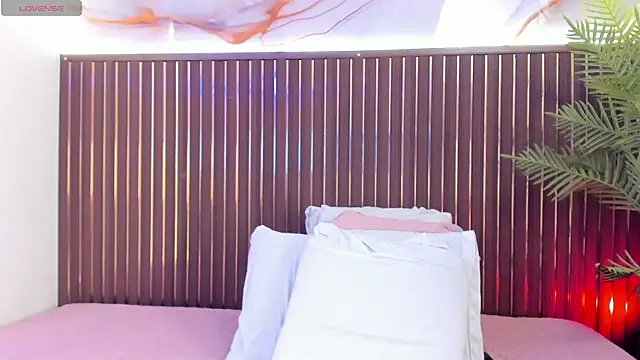 mia_pineda 现场XXX聊天