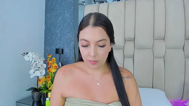 XXX chat uživo modela MaddyCrofft