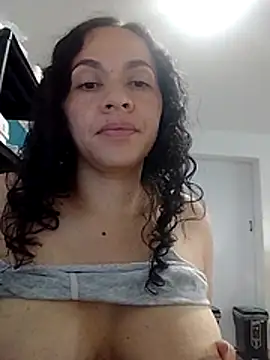 ValeriaVelvetHot's Live XXX Chat