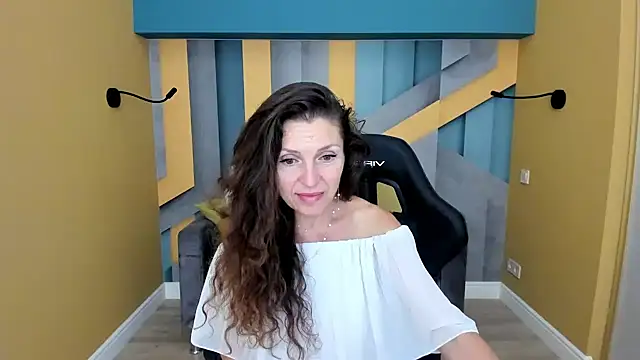 EllaLong Chat XXX in diretta