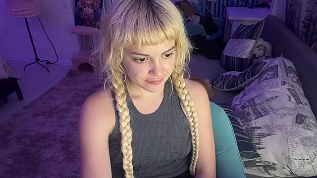 MagalyEssinger's Live XXX Chat