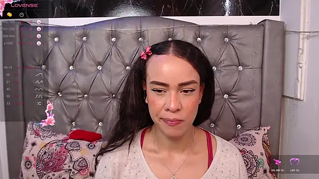 צ'אט XXX בשידור חי של LAILAGUMMY