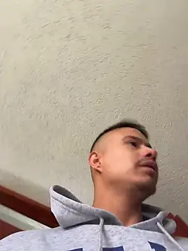 DOMINICKVEGAS77 élő XXX-chatje