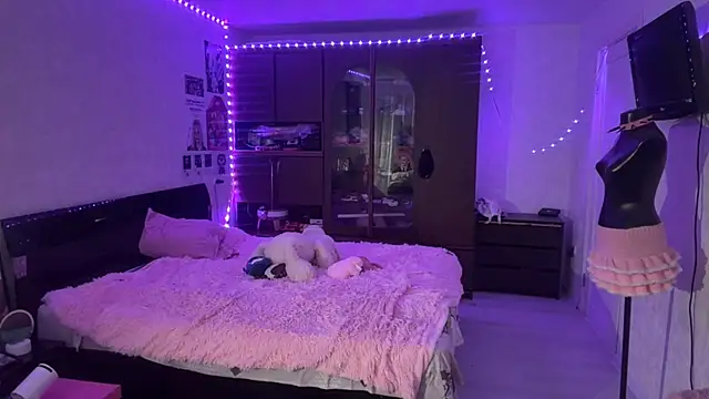 MagalyEssinger Adlı Modelin Canlı XXX Sohbeti