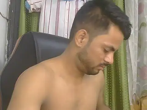 Stubborndesiboy: онлайн-секс-чат