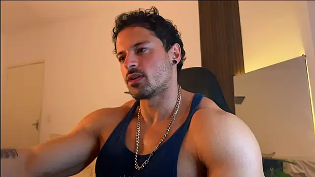 Lucasfit24 élő XXX-chatje