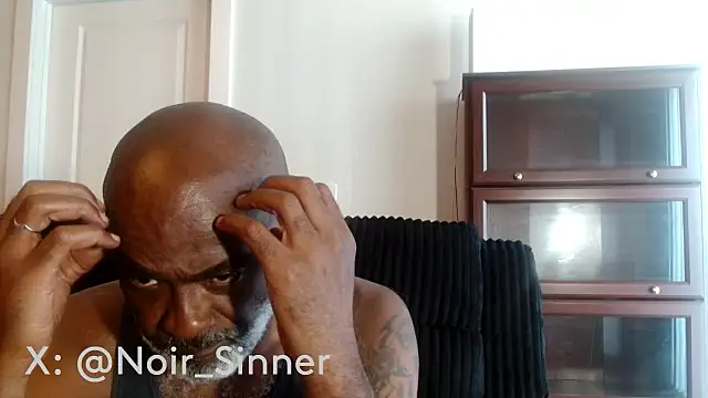צ'אט XXX בשידור חי של sinnernoir