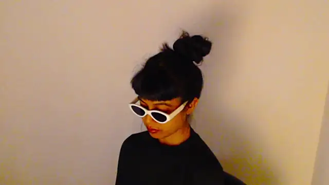 meganmiauu Adlı Modelin Canlı XXX Sohbeti