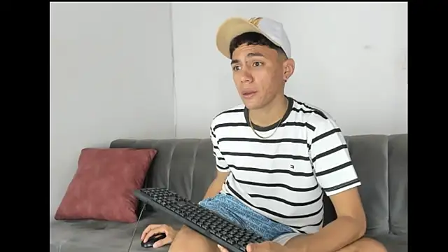 Charlie_Scorpion's Live XXX Chat