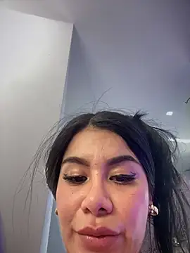 Chat +18 de Issane_Peru ao vivo