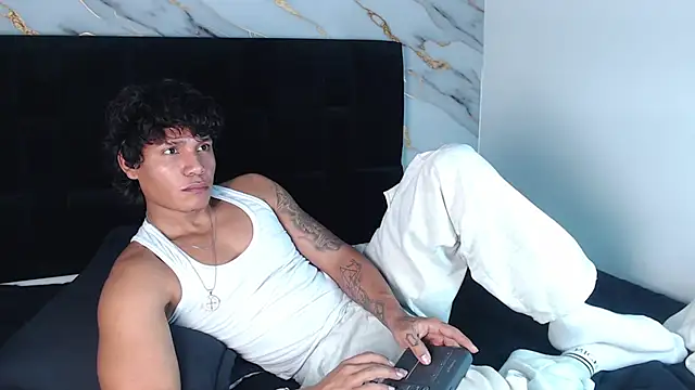 MaximilianRoth Live XXX-Chat