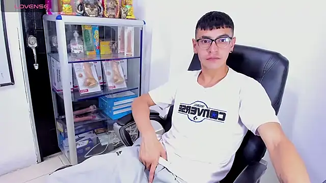Czat XXX na żywo – Alexx_bigcockk
