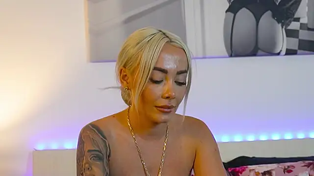 FrancescaGrayy élő XXX-chatje