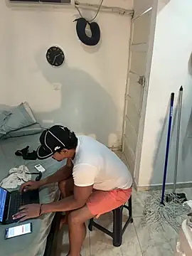 bigdick211292 Adlı Modelin Canlı XXX Sohbeti