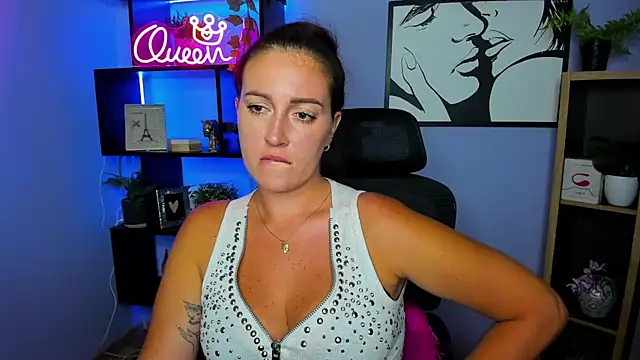 XXX chat uživo modela FUN_AMI