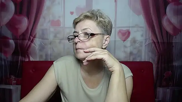دردشة EmiliaGree الجنسية المباشرة