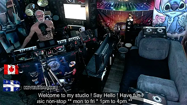kiveuxmaqueue Show in webcam