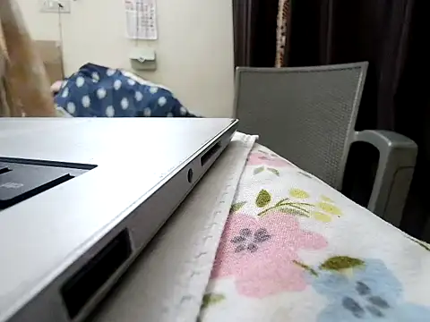 Chat +18 de nayan-sweet ao vivo