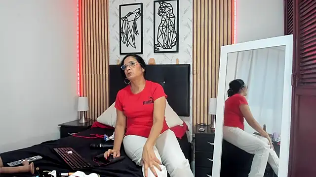 AnnaArela live XXX chat