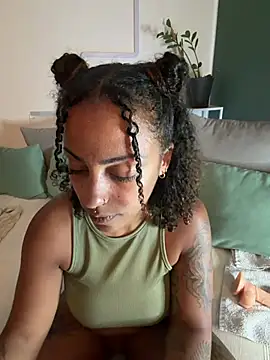 SweetPetiteNoir Chat XXX live