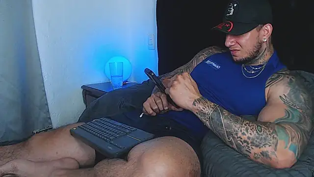 XXX chat uživo modela Shane_Clay