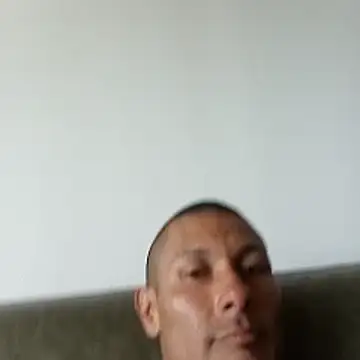 Daddyb00m: διαδικτυακό σόου στην κάμερα