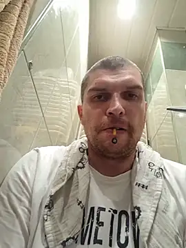 Chatroom XXX en direct de BigSilkCock