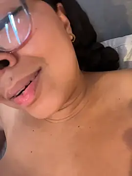 XMara Adlı Modelin Canlı XXX Sohbeti