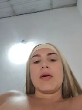 Czat XXX na żywo – Charlott_smi
