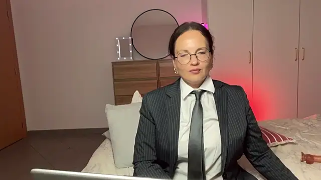 UnderWunder live XXX chat