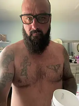 alphareign85 XXX чат на живо