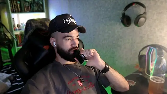 XXX chat uživo modela _Serious_Man