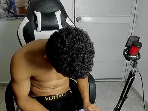 XXX chat uživo modela master_badboy