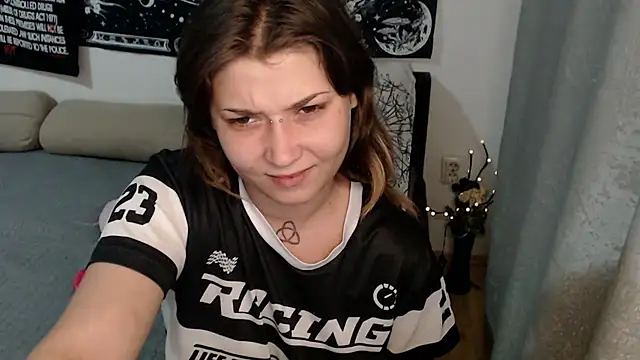AlienforTwenty Chat XXX live