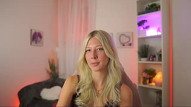 Chat XXX en directo de EmilySwann_