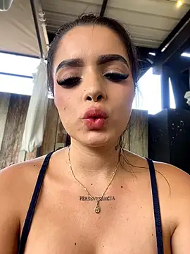 BustyAngelXXX Chat XXX in diretta