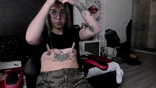 inkedsinners_: διαδικτυακό σόου στην κάμερα