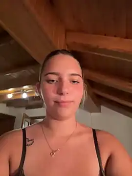 Naomi-Klein Adlı Modelin Canlı XXX Sohbeti