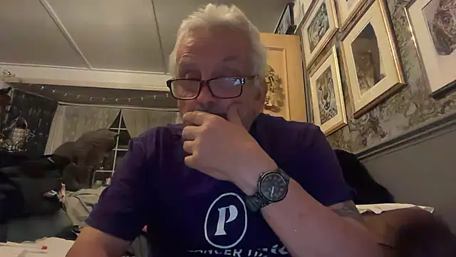 poggles Chat XXX in diretta