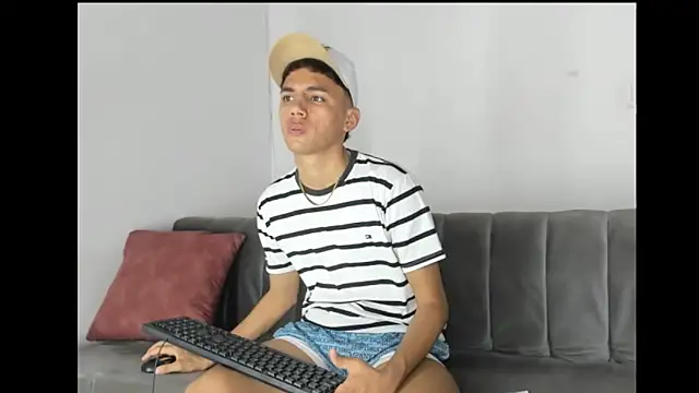 XXX chat uživo modela Charlie_Scorpion