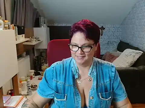 NewHellen4you's Live XXX Chat