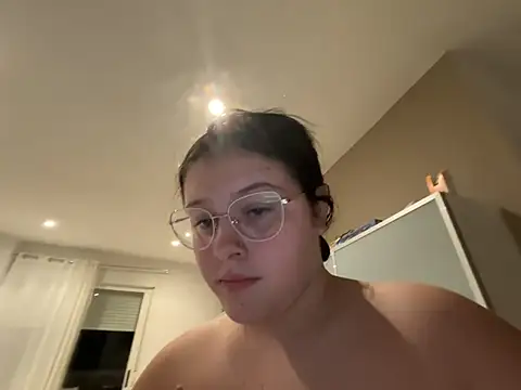 sari237 লাইভ XXX চ্যাট