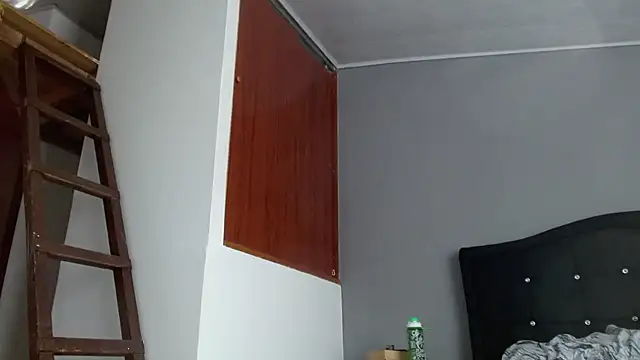 Emilia_1995のライブXXXチャット