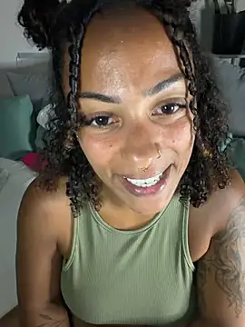 SweetPetiteNoirn Live XXX chat