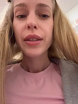 kira_mia Webcam Show