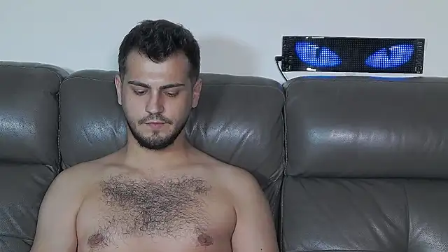 צ'אט XXX בשידור חי של CrazyDom1